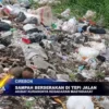 Sampah Berserakan Di Tepi Jalan