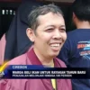 Warga Beli Ikan Untuk Rayakan Tahun Baru