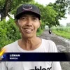 Jalan Rusak Dipenuhi Genangan Saat Musim Hujan