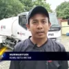 Gotong Royong Bersihkan Lumpur Sisa Banjir Besar