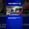 Mobil Boks Bermuatan Bahan Makanan Terguling