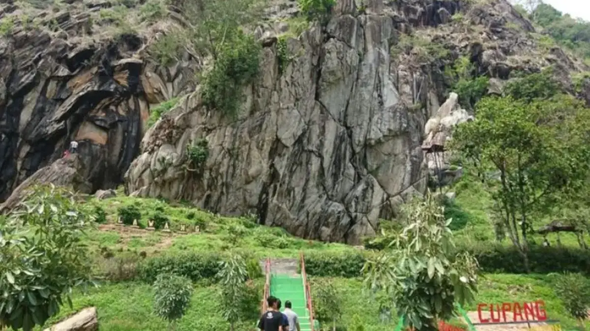 wisata batu lawang cirebon