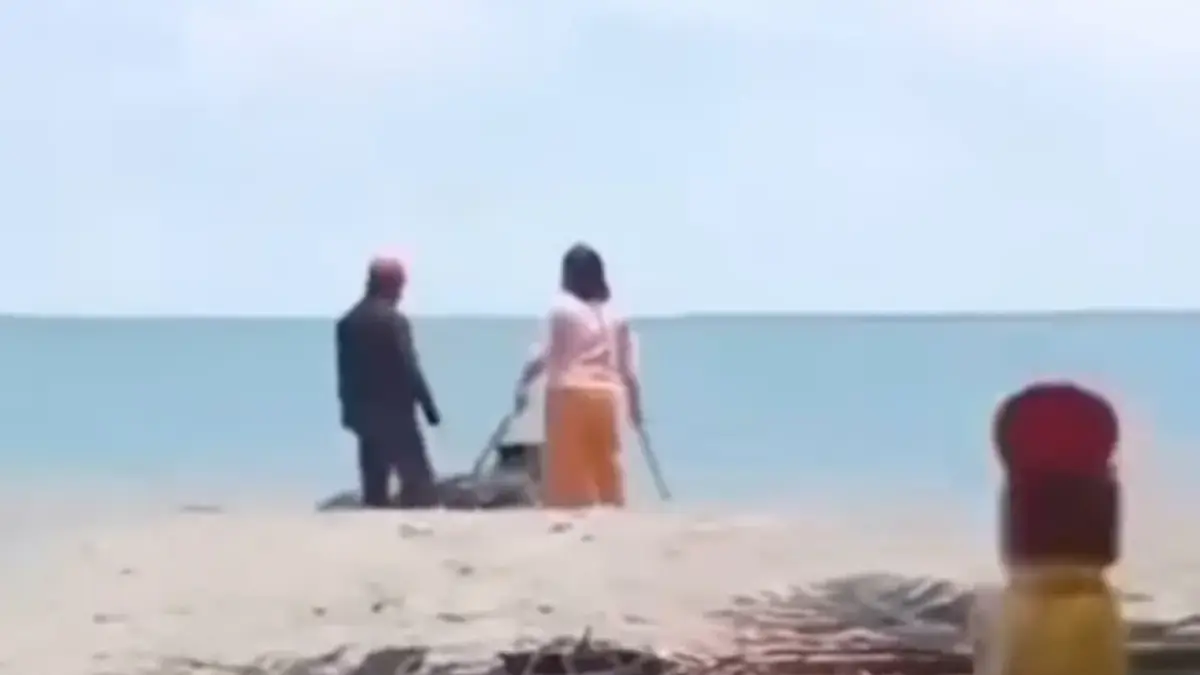 Emak-amak Barbar Rusak dagangan es krim keliling