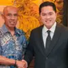 Simon Tahamata dan Erick Tohir