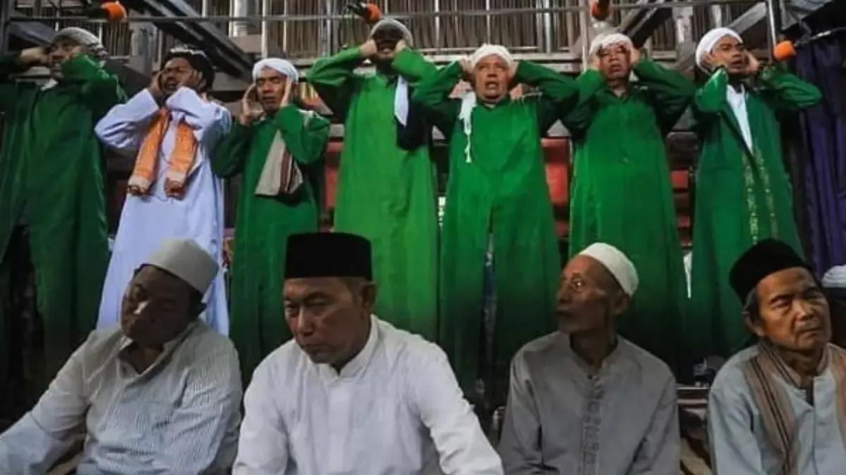 tradisi azan pitu