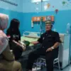 Jenguk Siswi yang Coba Bunuh Diri
