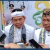 Gubernur Jawa Barat Dedi Mulyadi saat wawancara di Cirebon
