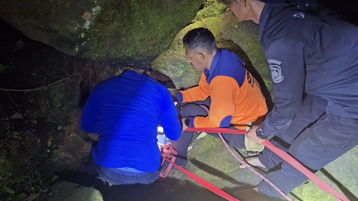 peziarah terjebak di dalam gua nagamas kuningan
