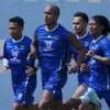 Menit Bermain Pemain Lokal Persib Terancam, Ini Cara Menarik Perhatian Bojan Hodak