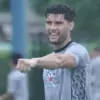 Julio Cesar Puji Frans Putros: Bek Kuat dan Agresif, Tambahan Solid untuk Persib