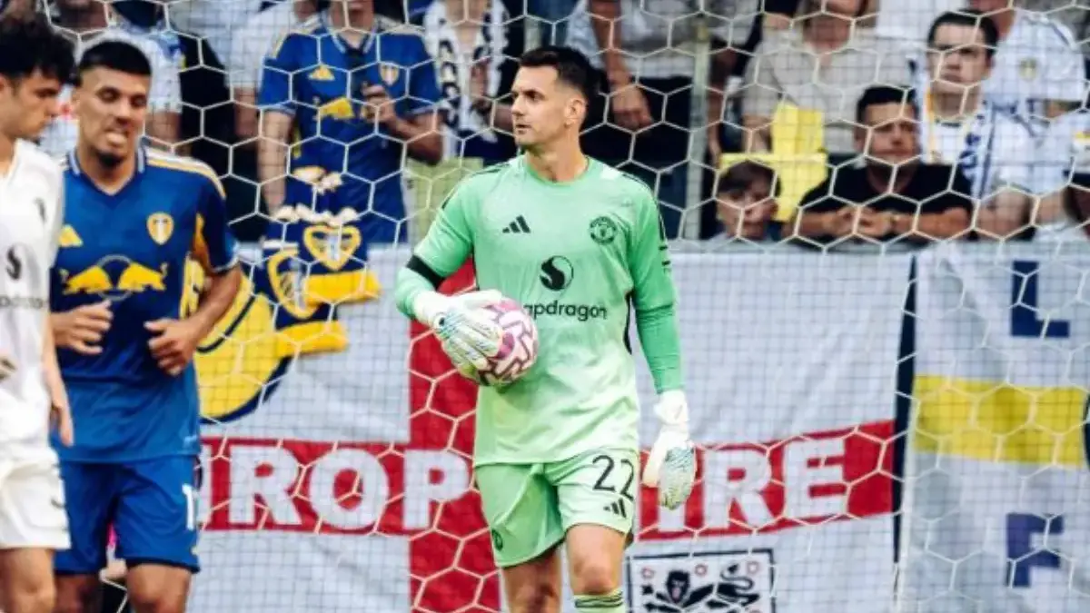 Tom Heaton melakukan beberapa penyelamatan terbaik di babak kedua pada Laga Manchester United dan Leeds United