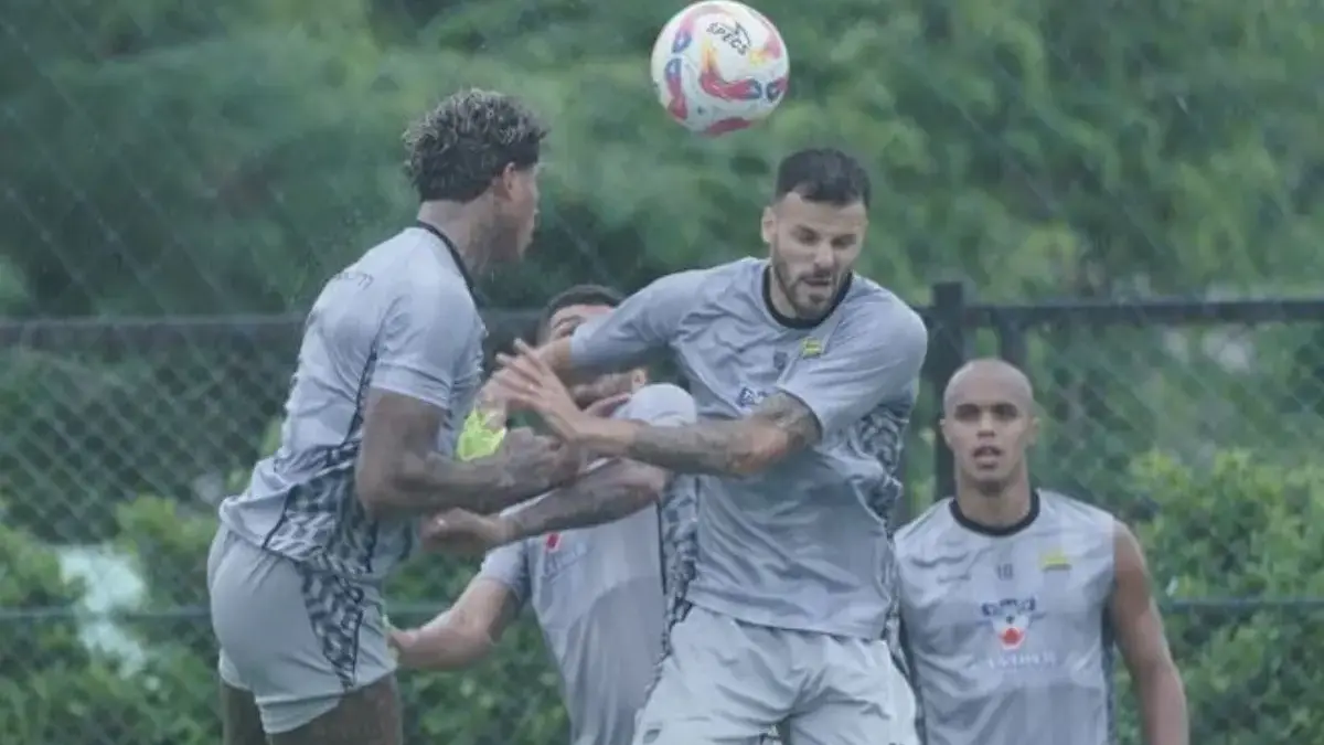 Alfeandra Dewangga Akui Kekompakan Persib Meningkat, Hanya Frans Putros yang Masih Adaptasi