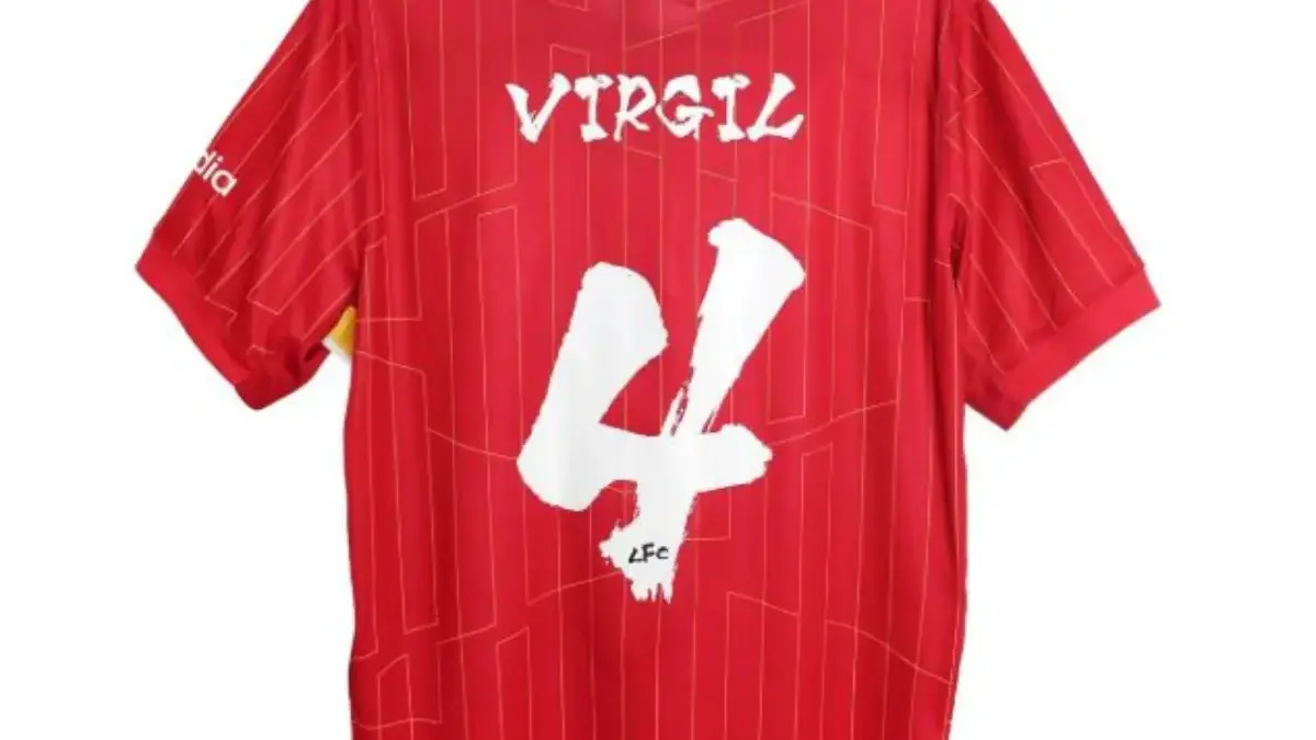 Liverpool FC Gunakan Jersey Kaligrafi Jepang Kolaborasi dengan Kodansha di Laga Pramusim