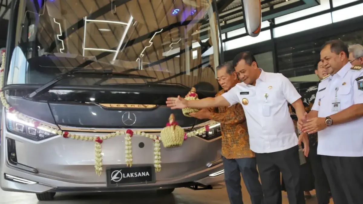 Gubernur Jateng Lepas Ekspor Bus Jateng