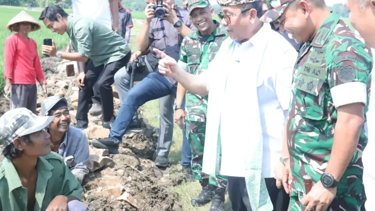 Bupati Cirebon Drs H Imron MAg
