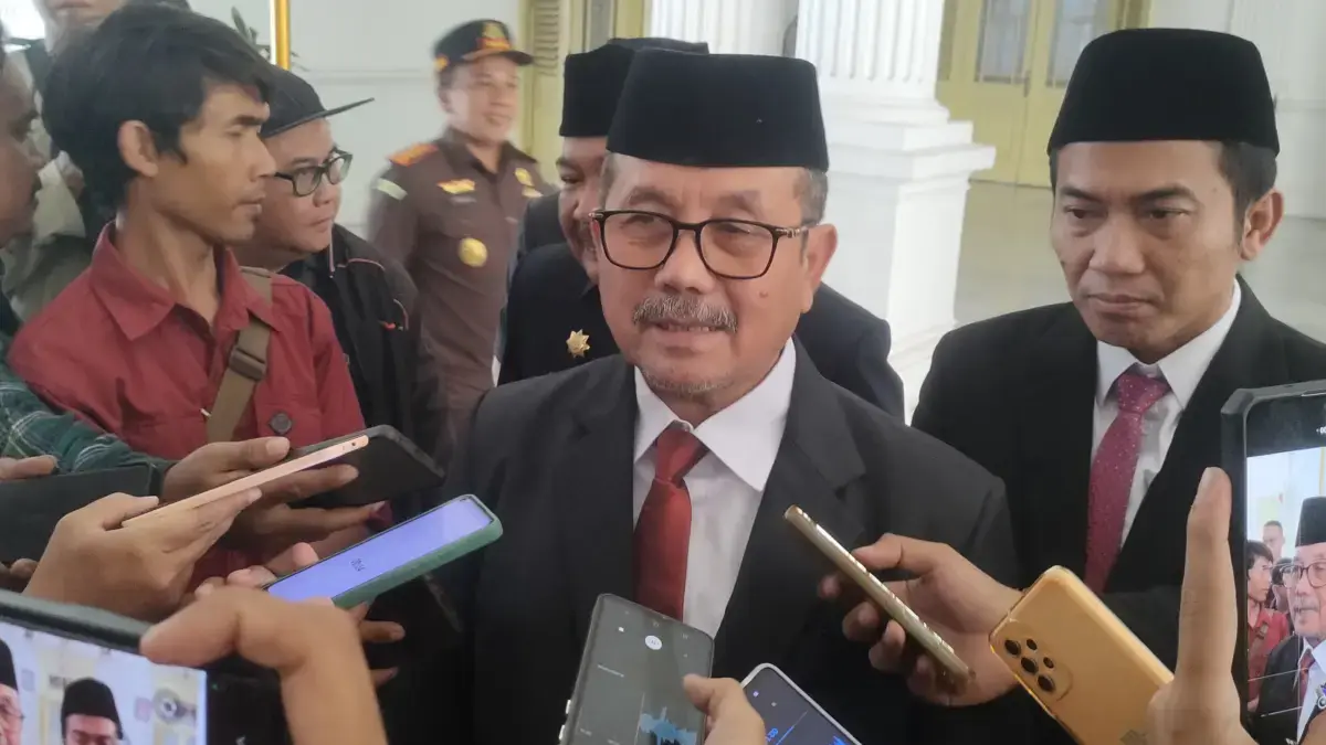 Bupati Cirebon Drs H Imron. MAg