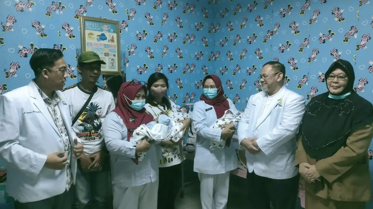 Bayi Triplet usai melakukan kontrol rutin di RSUD Waled