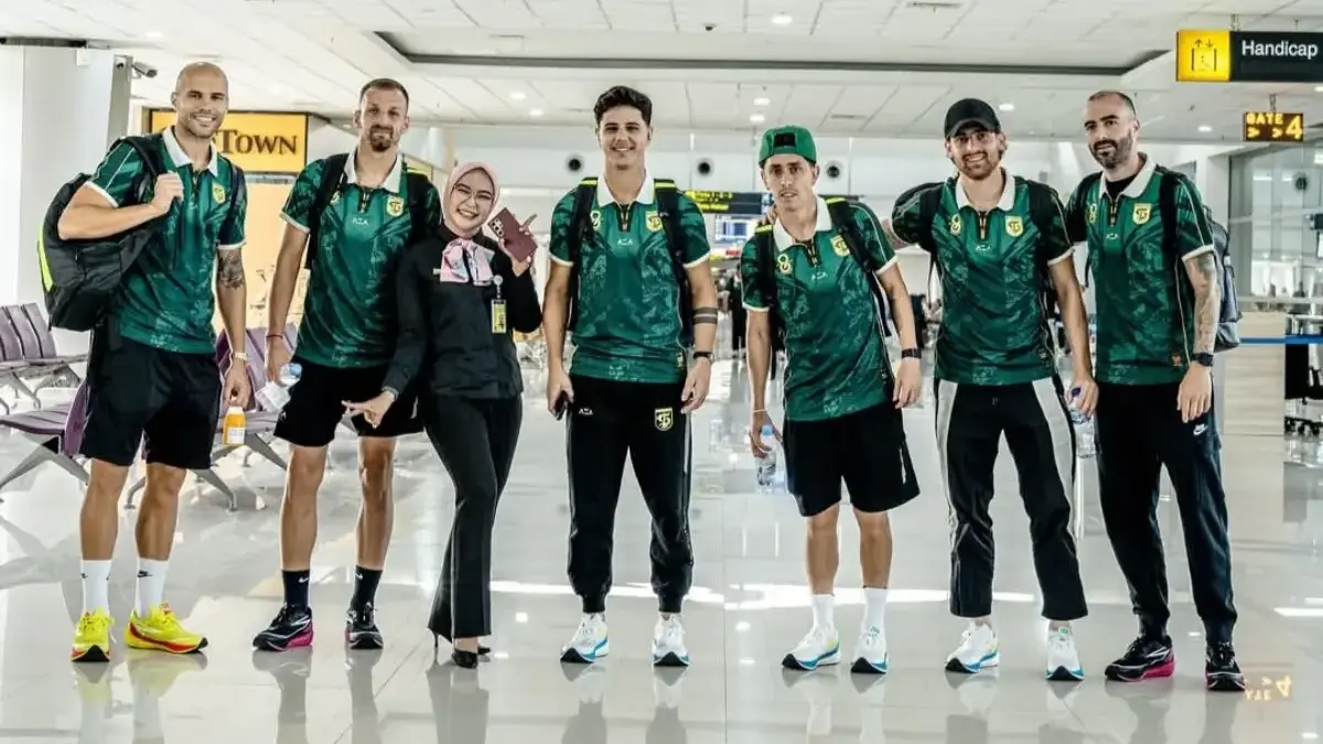Pemain Persebaya saat hendak berangkat ke Pert Australia