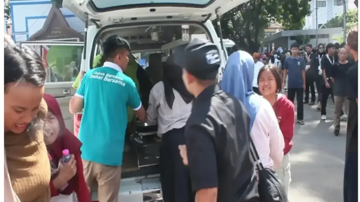 Evakuasi korban dalam insiden pesta rakyat anak KDM