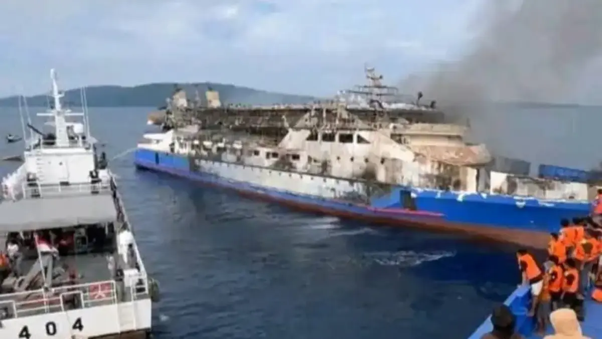 KM Barcelona V terbakar