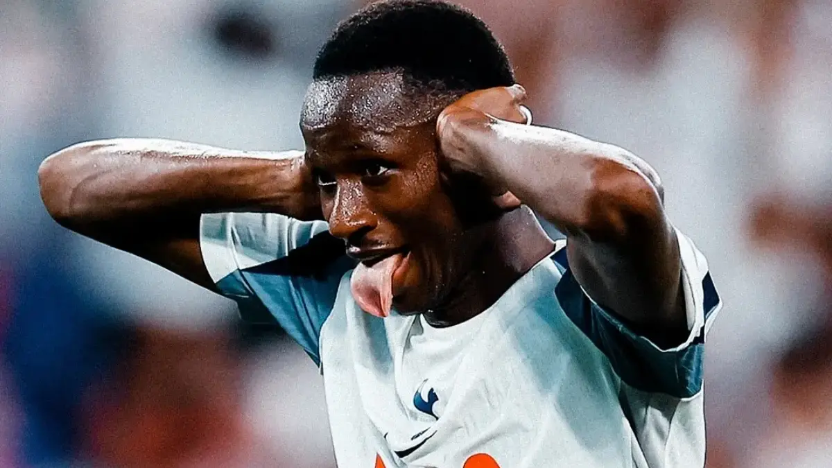 Sarr pencetak gol ke gawang Arsenal