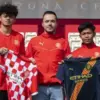 Reno Salampessy (kiri) saat berkesempatan berlatih di Girono