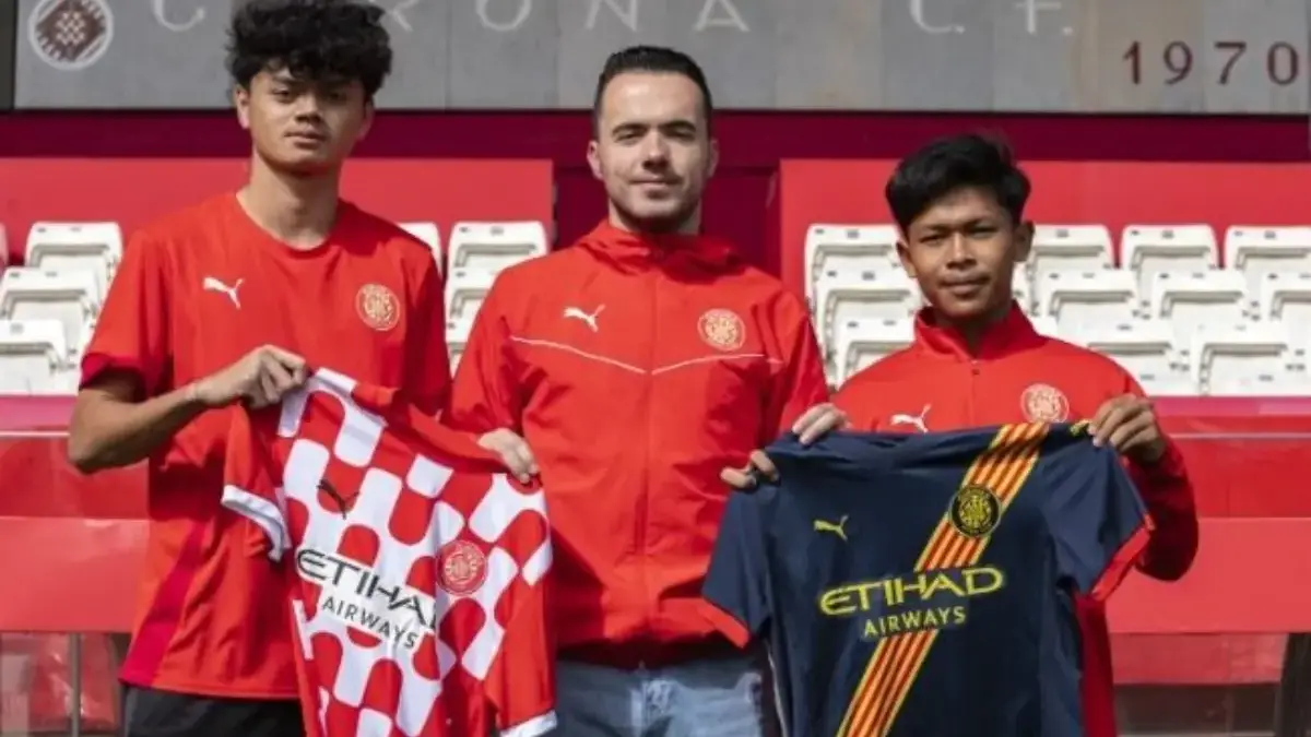 Reno Salampessy (kiri) saat berkesempatan berlatih di Girono