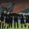 Para Pemain Dewa United siap merebut hadiah juara ketiga piala Presiden