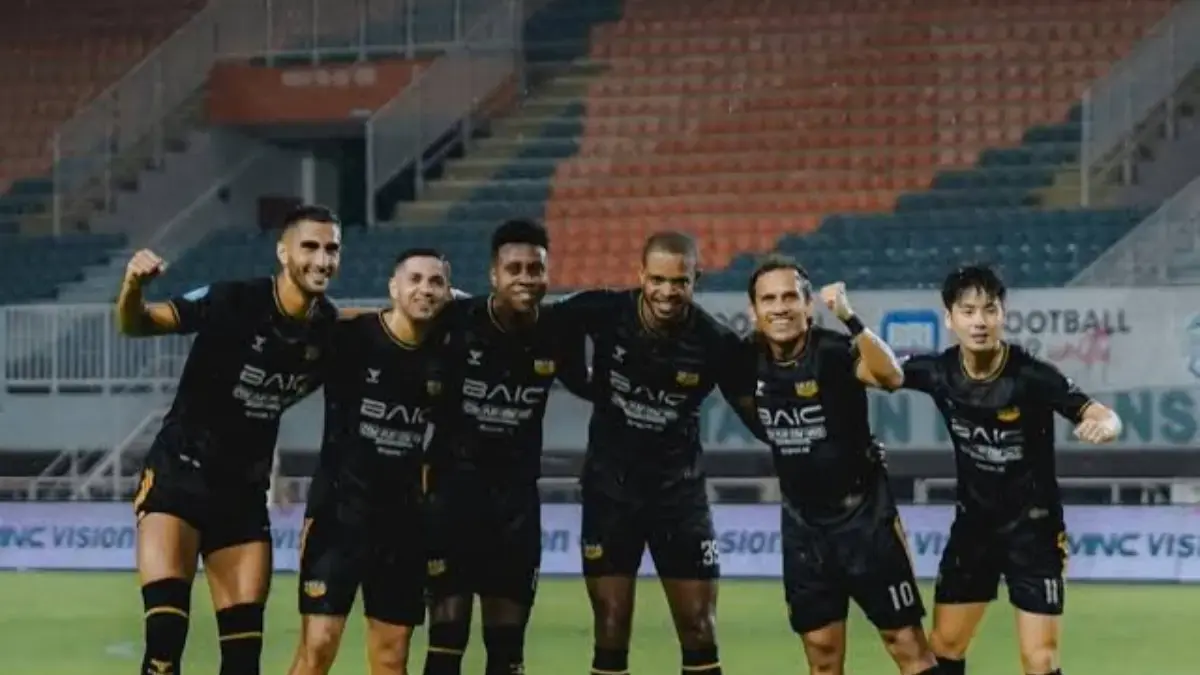 Para Pemain Dewa United siap merebut hadiah juara ketiga piala Presiden