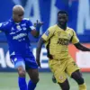 Duel Pemain Persib vs Semen Padang