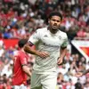 Simon Shom pencetak gol pertama