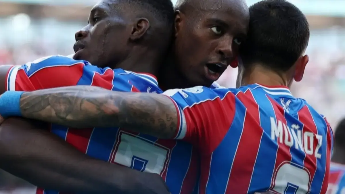 Crystal Palace juara