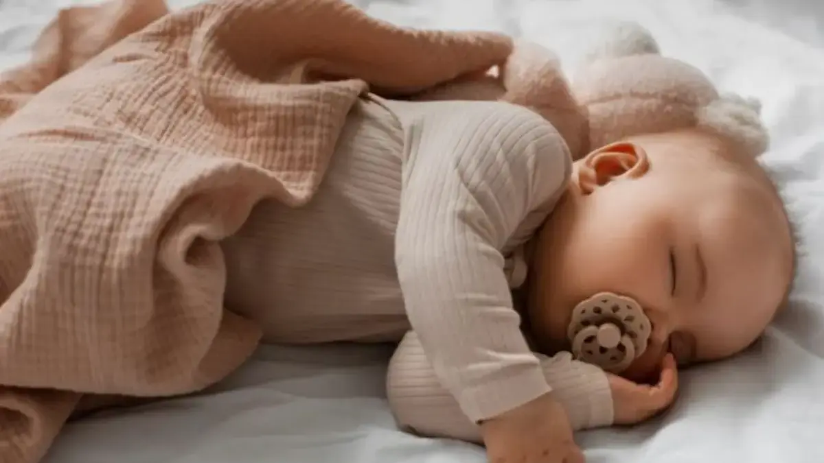 Bayi tidur tanpa bantal
