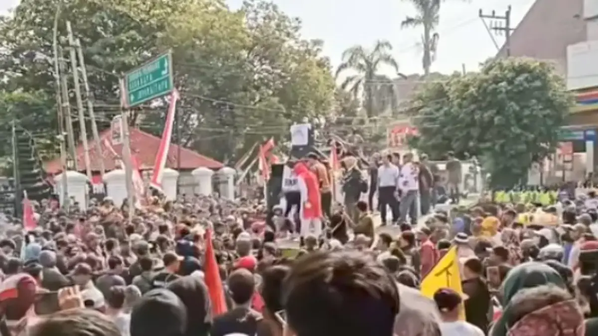 Bupati Pati Dimakzulkan