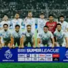 Arema FC bersiap menghadapi Bhayangkara FC di BRI Super League 2025/2026