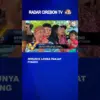 Serunya Lomba Panjat Pinang