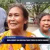 Warga Berebut Uang Koin Pada Tradisi Tawurji Di Keraton Kanoman
