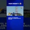 Satpol PP Tertibkan Reklame Di Taman Sekitar Krucuk