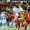 Aksi dramatis Persib Bandung saat duel udara melawan Persijap Jepara di BRI Super League 2025/2026