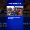 Mobil Ringsek Tertabrak Kereta Api
