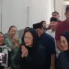 puan maharani mendatangi rumah keluarga affan kurniawan. Foto:htangkapan layar depan radarcirebon.tv
