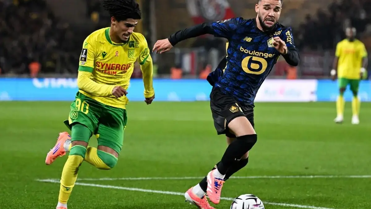 Lille Pesta Gol 6-1 atas Metz, Calvin Verdonk Cuma Jadi Penonton di Bangku Cadangan Bek Timnas Indonesia, Calvin Verdonk, mengambil bagian dalam laga Liga Perancis Nantes vs Lille pada Minggu (2