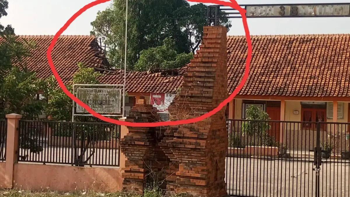 Kondisi atap ambruk