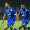 Luciano Guaycochea merayakan gol usai membawa Persib Bandung unggul kontra Persis Solo 1-0