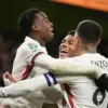 Momen Jamie Gittens (Kiri) dan rekan setimnya merayakan gol keempat Chelsea