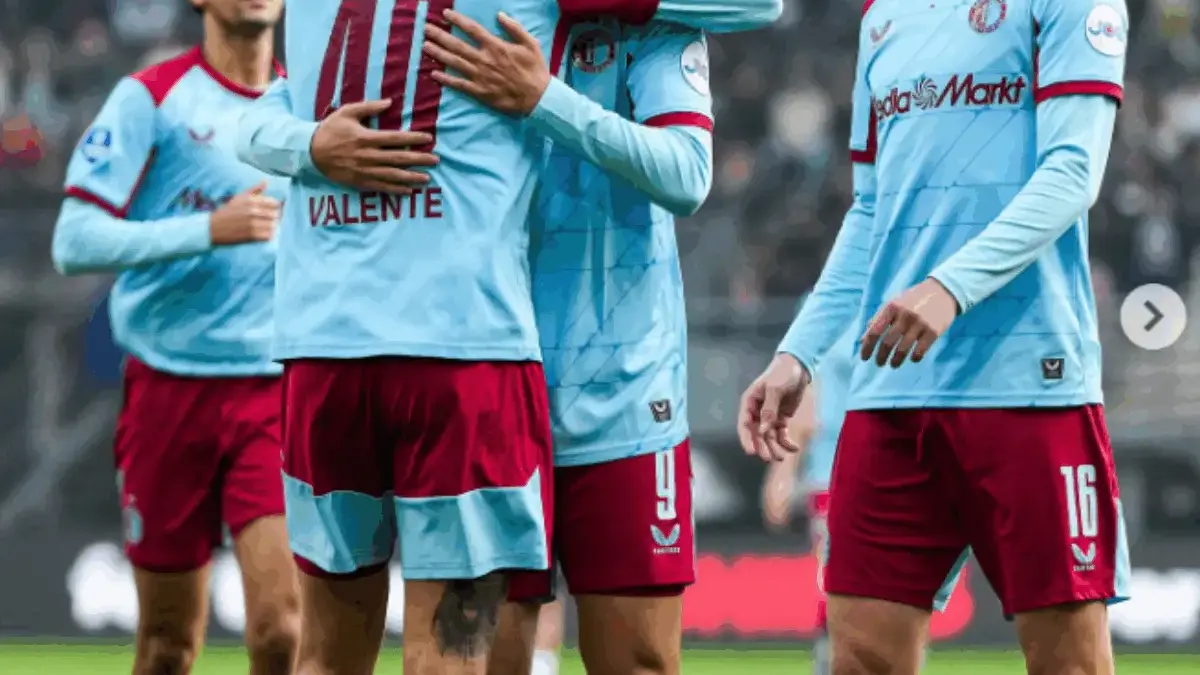 Feyenoord Gilas Heracles 7-0, Ueda Catat Hattrick Spektakuler