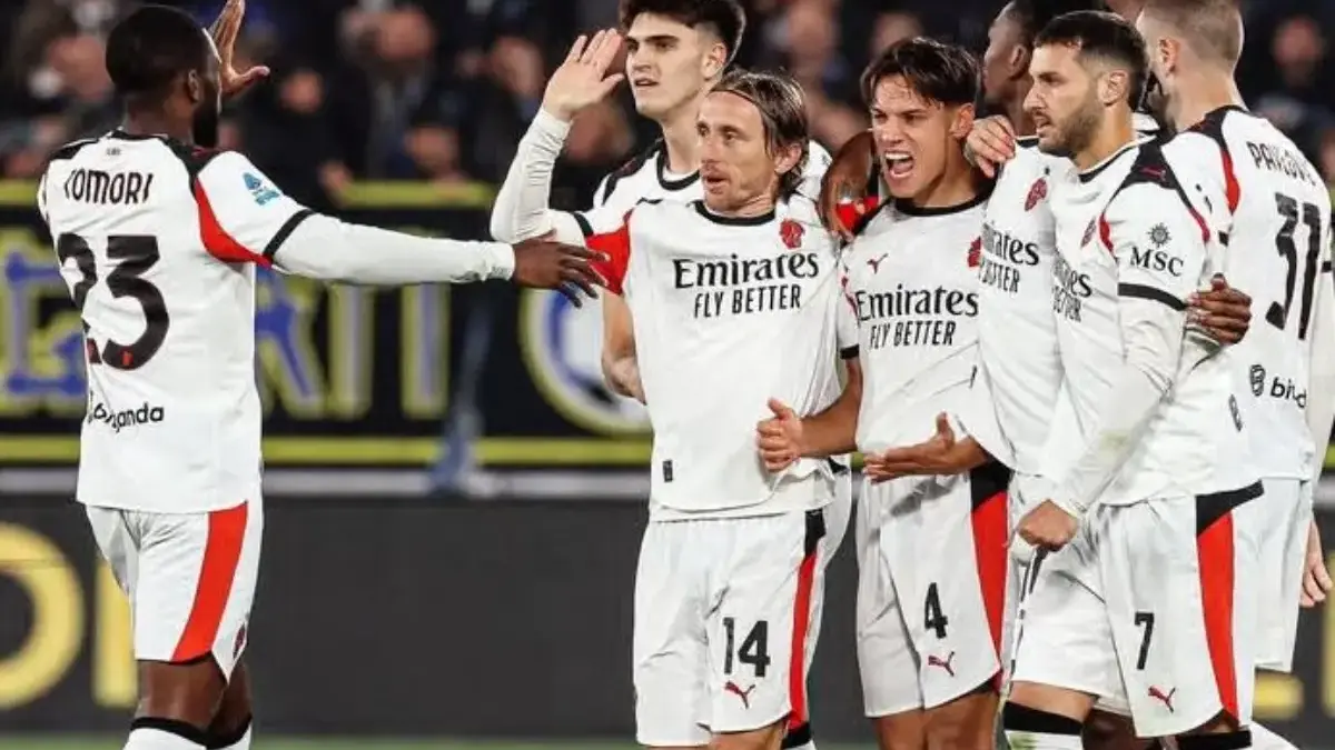 Napoli Mantap di Jalur Kemenangan, AC Milan Masih Jalan di Tempat AC Milan