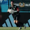 Nadeo Argawinata saat Bermain di Lapangan