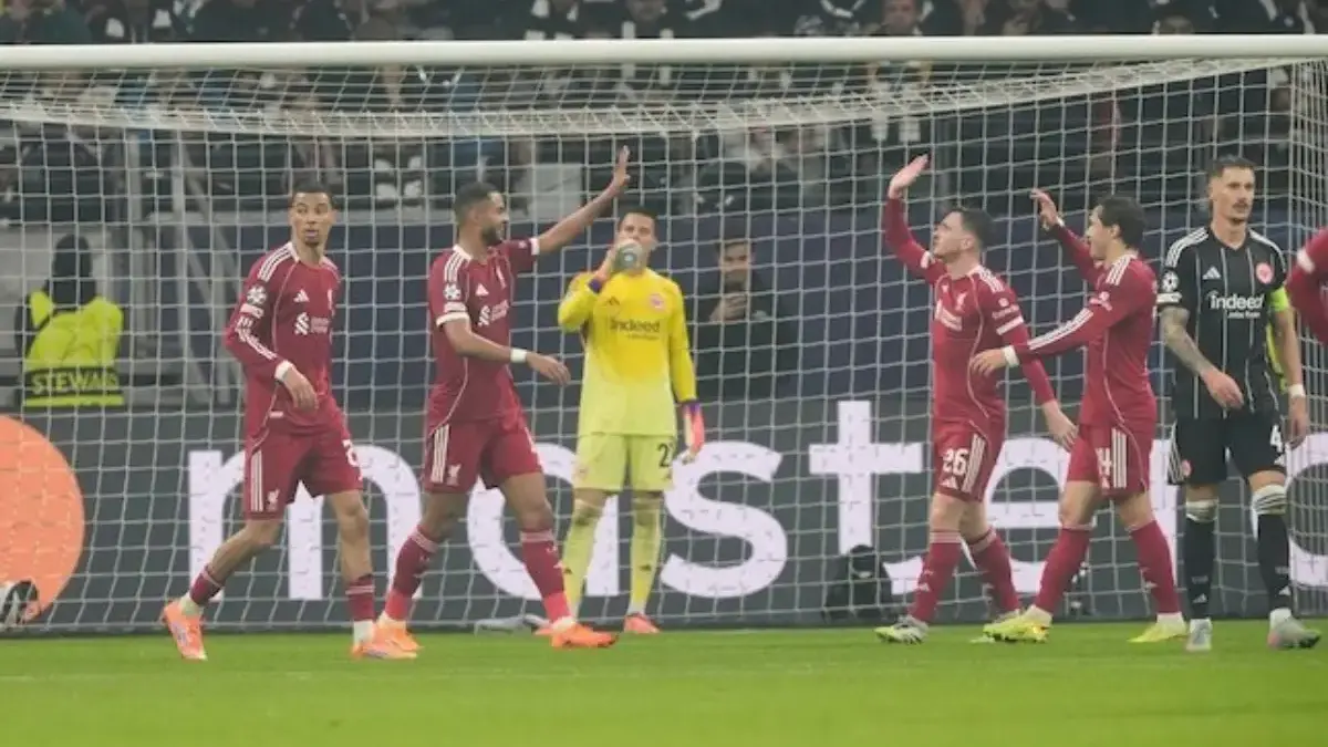 Selebrasi skuad Liverpool dalam laga vs Eintracht Frankfurt di Liga Champions, Kamis (23/10/ 2025)