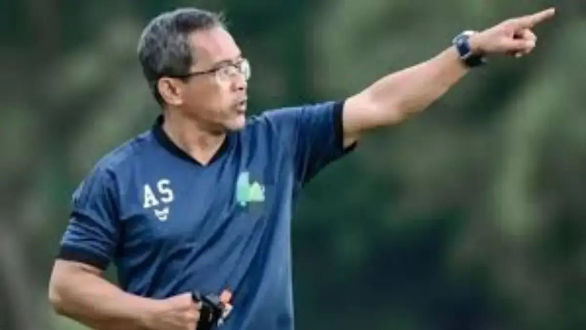 Aji Santoso Resmi Jadi Pelatih PSPS Pekanbaru. Foto: tangkapan layar depan radarcirebon.tv